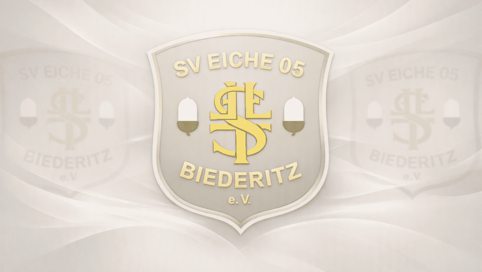 Logo des SV Eiche 05 Biederitz mit Schildform, goldener Schrift und Symbolen auf hellen, geschwungenen Hintergründen.