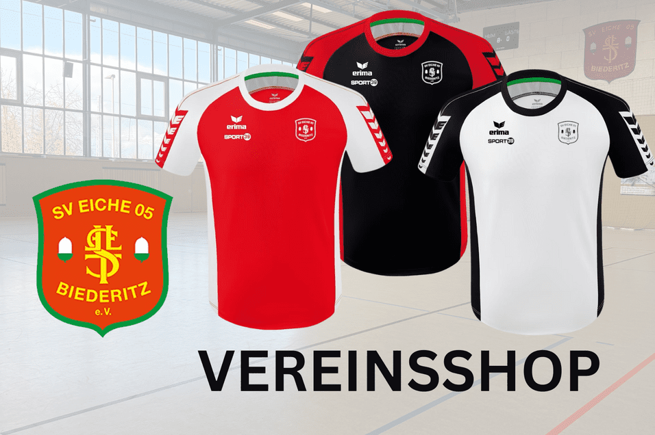 Drei Sporttrikots in Rot, Schwarz und Wei&szlig; vor einem hellen Sporthallen-Hintergrund, mit Vereinslogo und Schriftzug &bdquo;VEREINSSHOP&ldquo;.