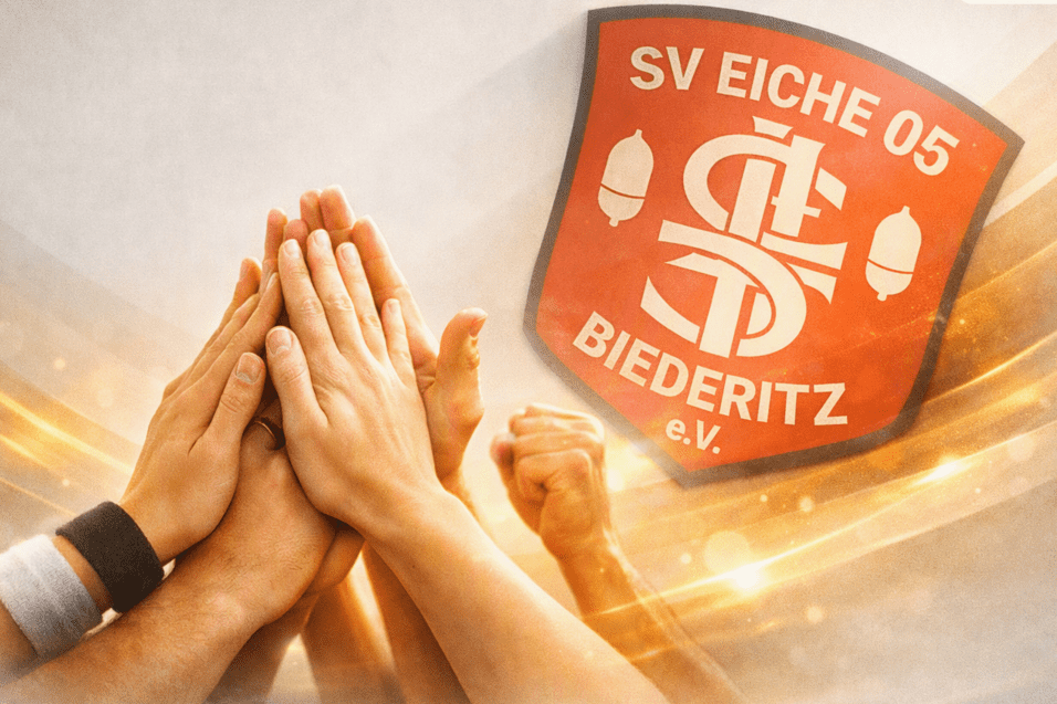 H&auml;nde verschiedener Personen, die sich in der Mitte treffen, vor dem Logo des SV Eiche 05 Biederitz auf heller Hintergrund.