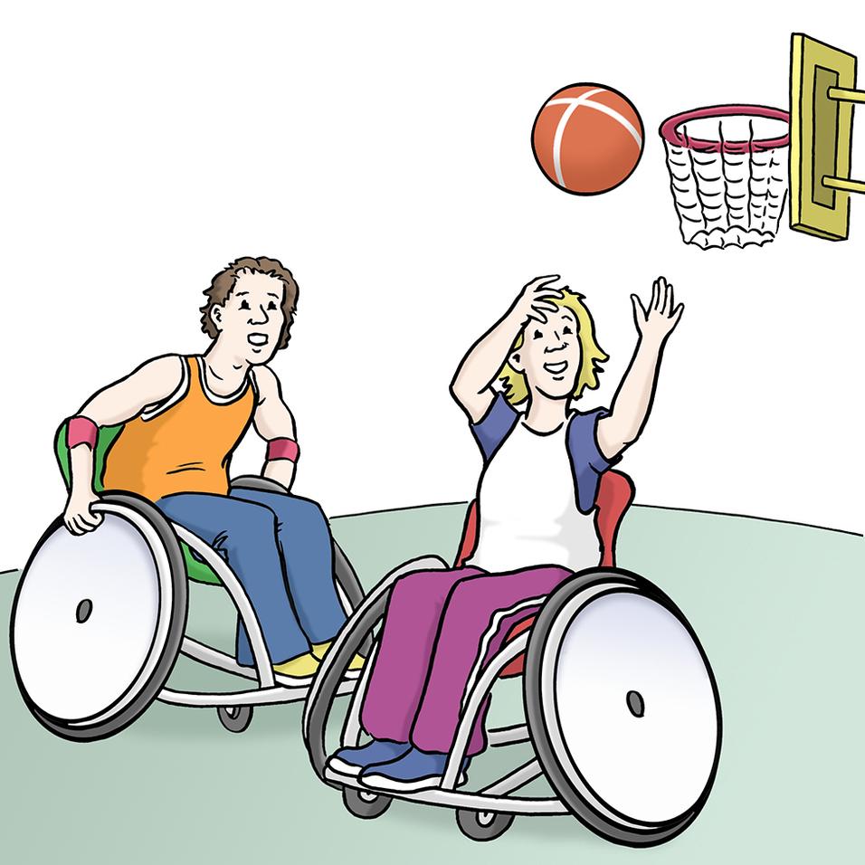 Zwei Personen im Rollstuhl spielen Basketball und werfen einen Ball in Richtung Korb.