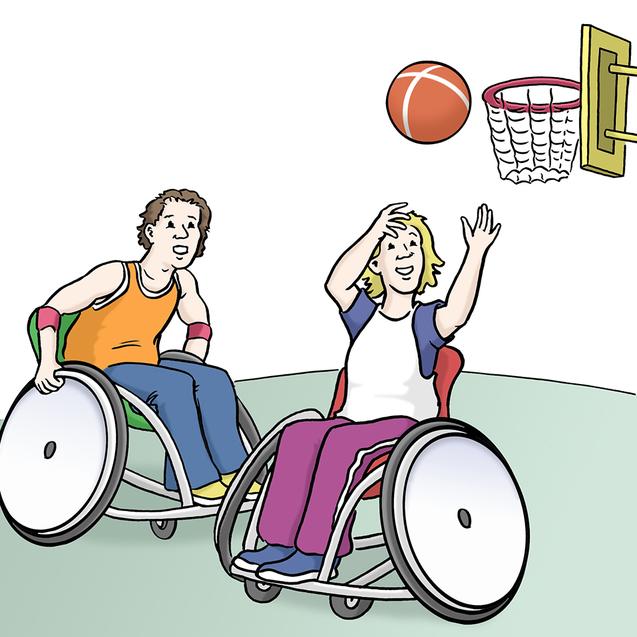 Zwei Personen im Rollstuhl spielen Basketball und werfen einen Ball in Richtung Korb.