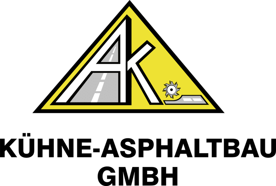 Logo in Form eines gelben Dreiecks mit den Buchstaben "AK" und stilisierten Straßen, verziert mit einem Zahnrad.
